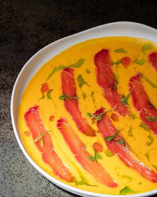 Tiradito de lubina ahumada